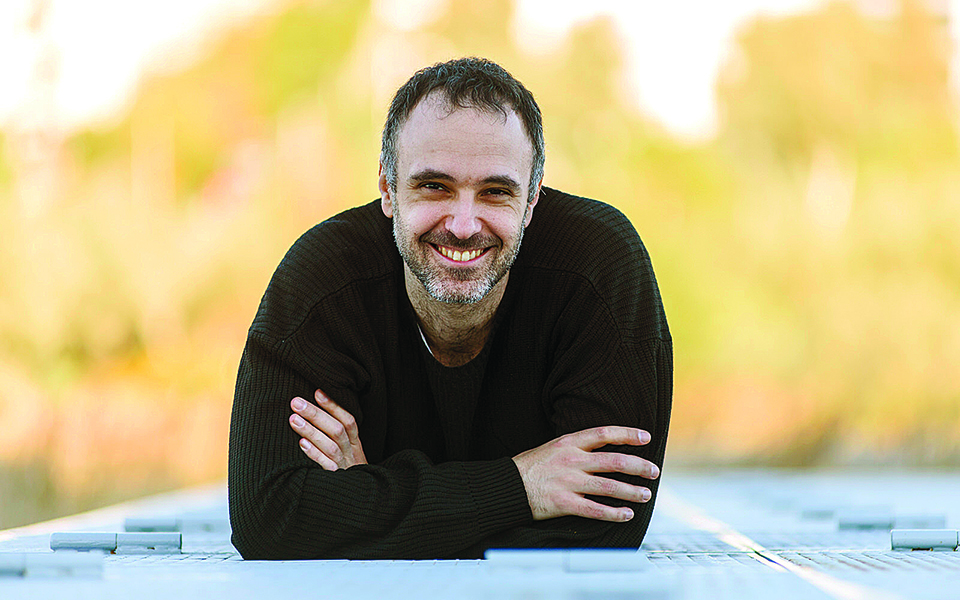 ενα-εικοσιτετράωρο-με-τον-συνθέτη-χαρ-561443878