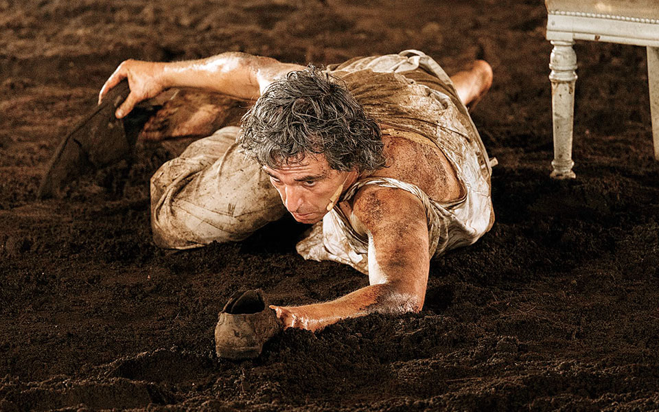 εκρηκτικός-ορέστης-διά-χειρός-κακλ-561439576