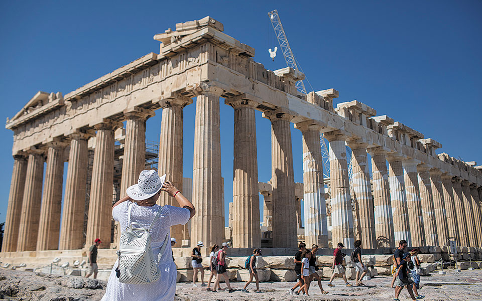 τουρισμός-μειώθηκαν-κατά-655-οι-αφίξεις-561441895