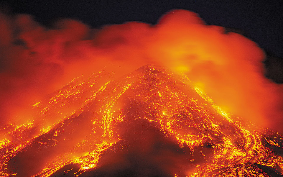 η-τέφρα-της-αίτνας-βυθίζει-στα-χρέη-τα-χ-561441778