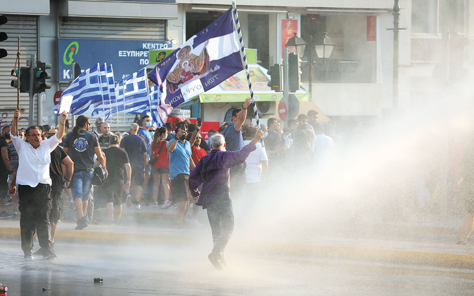 πλατεία-συντάγματος-ετερόκλητο-πλήθ-561441751