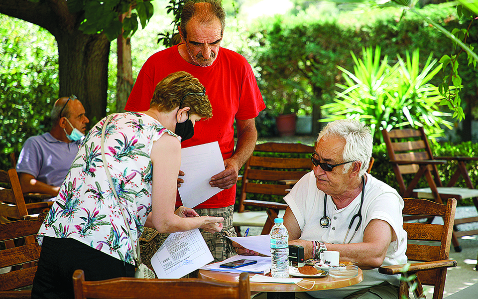 Εμβολιασμός: Ακολουθώντας την «Επιχείρηση Ελευθερία» στο χωριό-3