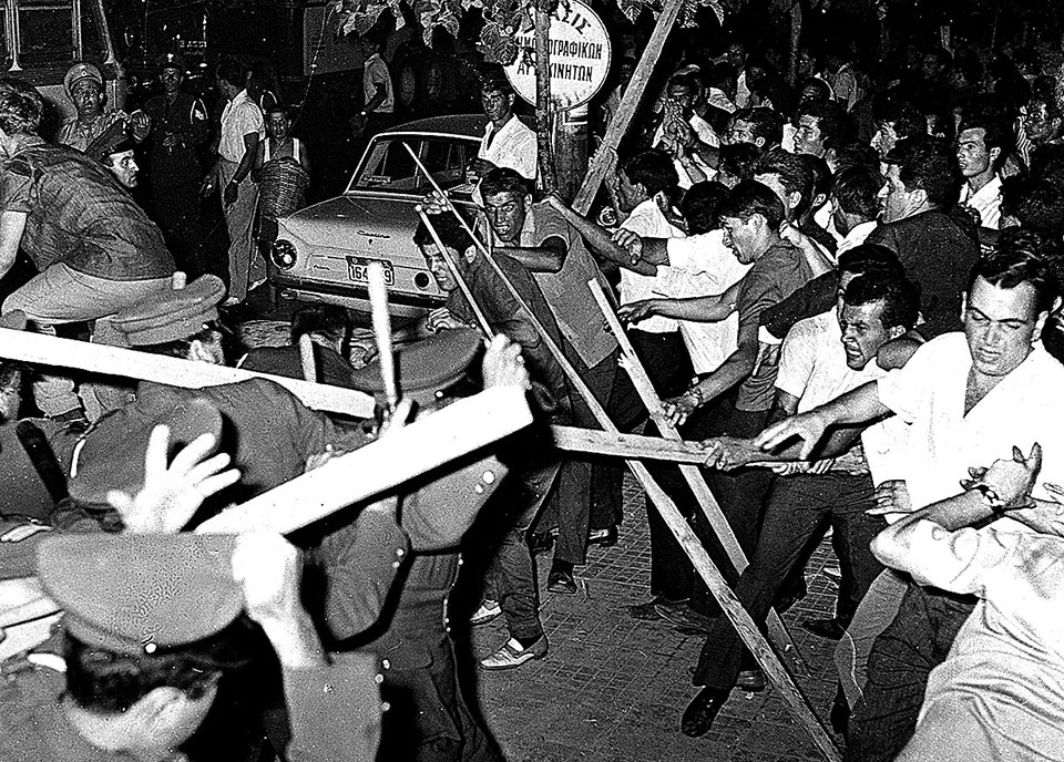 Επέτειος για την αποκατάσταση της Δημοκρατίας: Τα φωτογραφικά ντοκουμέντα της μνήμης-1