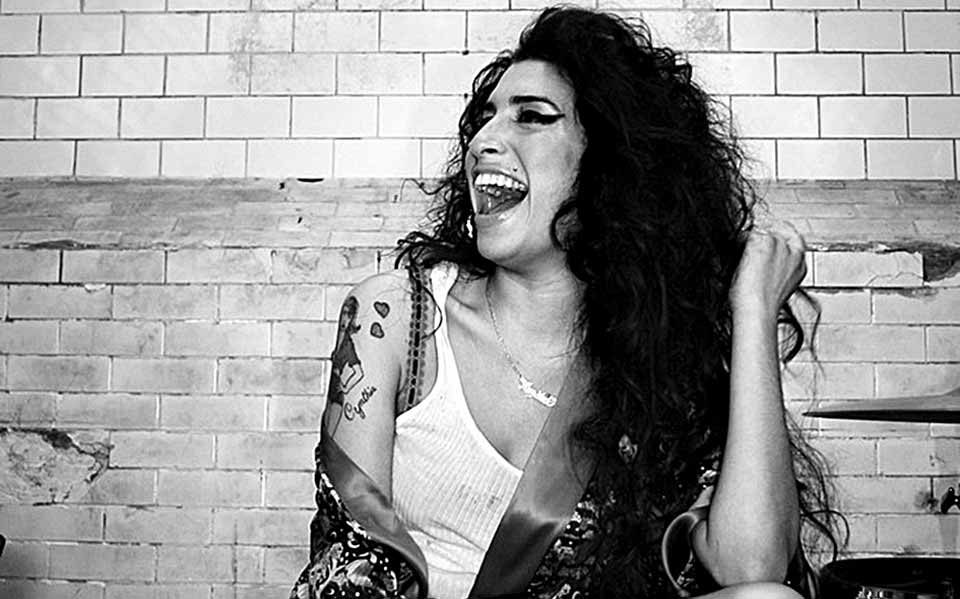 δέκα-χρόνια-χωρίς-την-εϊμι-γουάινχαου-561447403