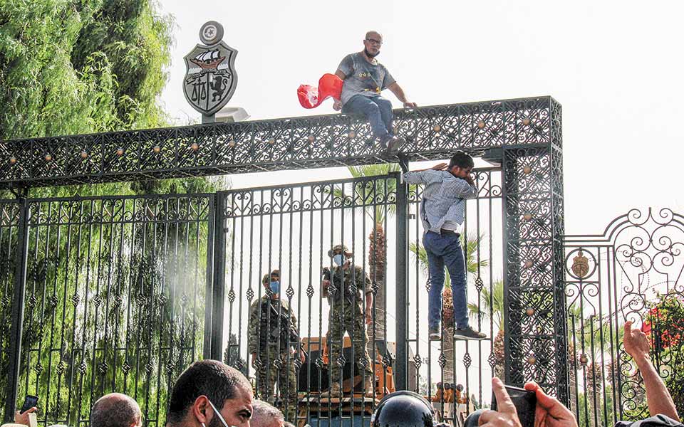 διέλυσε-τη-βουλή-ο-πρόεδρος-της-τυνησί-561447241