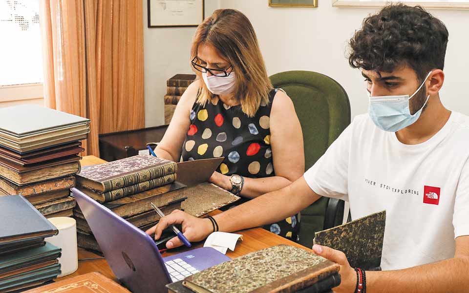 Εν πλω προς Λευκωσία 3.000 σπάνια και πολύτιμα βιβλία-1