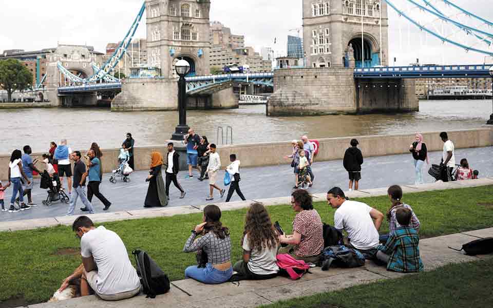 ισχυρή-αύξηση-της-απασχόλησης-στη-βρε-561450553