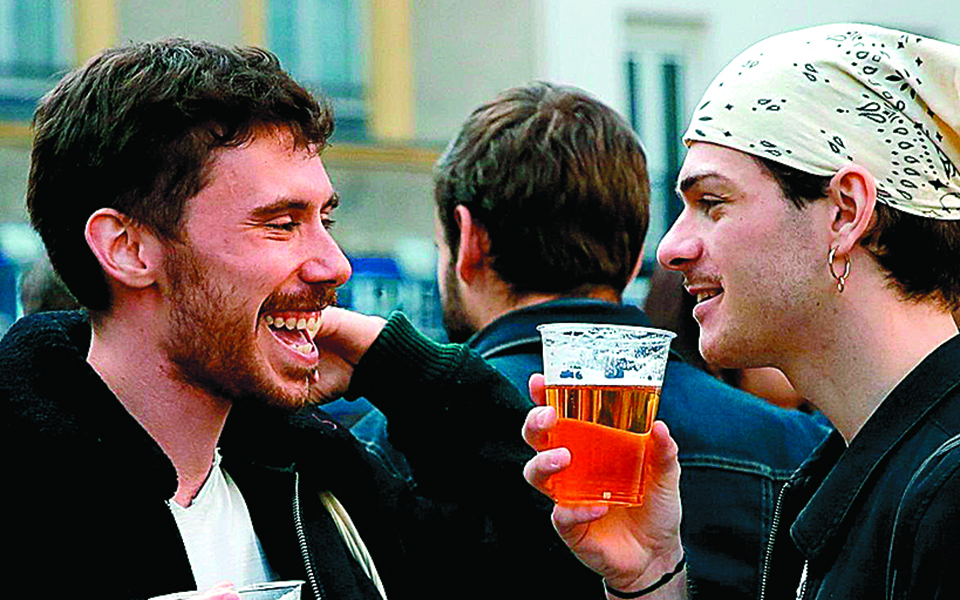 αντιδράσεις-για-το-πάσο-στη-νότια-γαλλ-561452362