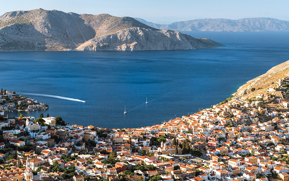 η-σύμη-είναι-ένα-νησί-κόσμημα-561418528