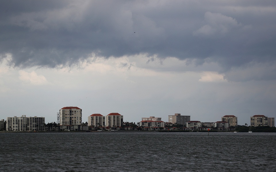 Τροπική καταιγίδα: Η Έλσα σκότωσε τρεις ανθρώπους, ανεβαίνει στη Φλόριντα (εικόνες)-1