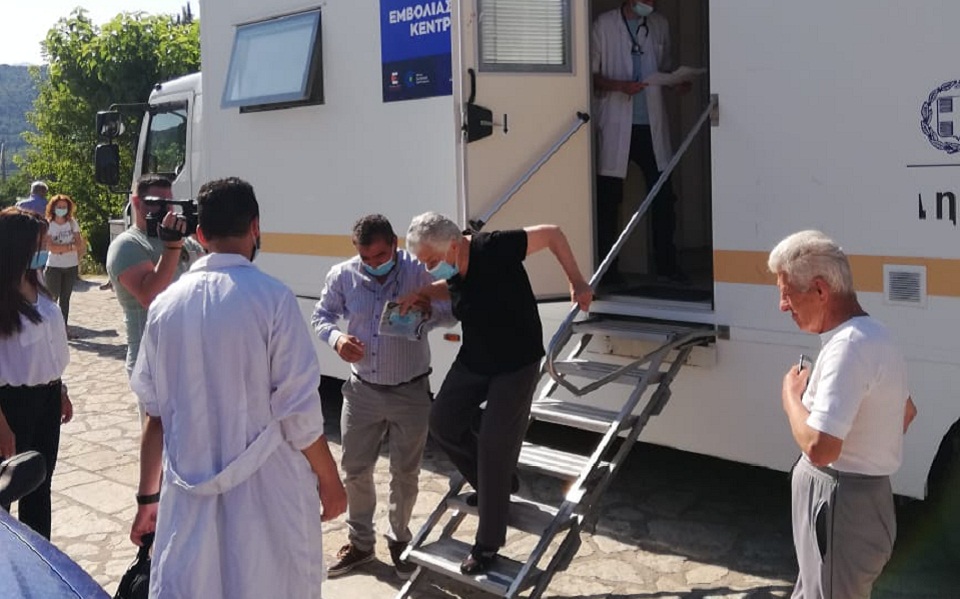 εμβόλια-covid-τα-ορεινά-χωριά-της-στερεάς-ε-561430660