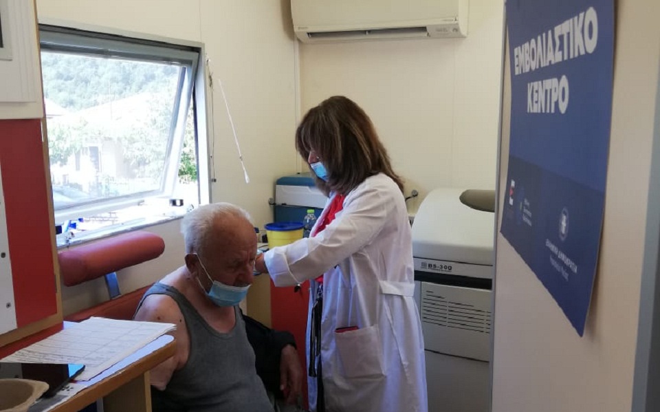 Εμβόλια Covid: Τα ορεινά χωριά της Στερεάς Ελλάδας όπου άρχισαν επί τόπου εμβολιασμοί (εικόνες)-2
