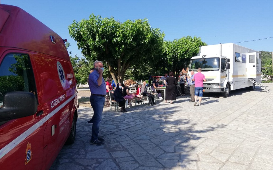 Εμβόλια Covid: Τα ορεινά χωριά της Στερεάς Ελλάδας όπου άρχισαν επί τόπου εμβολιασμοί (εικόνες)-1