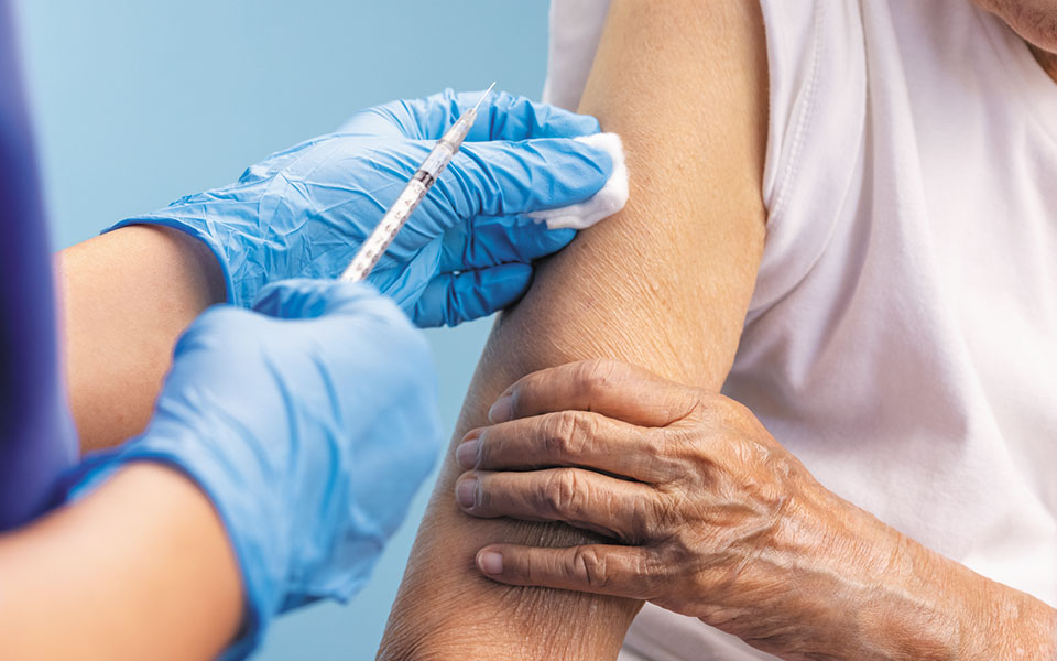 κατ-οίκον-εμβολιασμοί-χαμηλή-η-συμμ-561441934