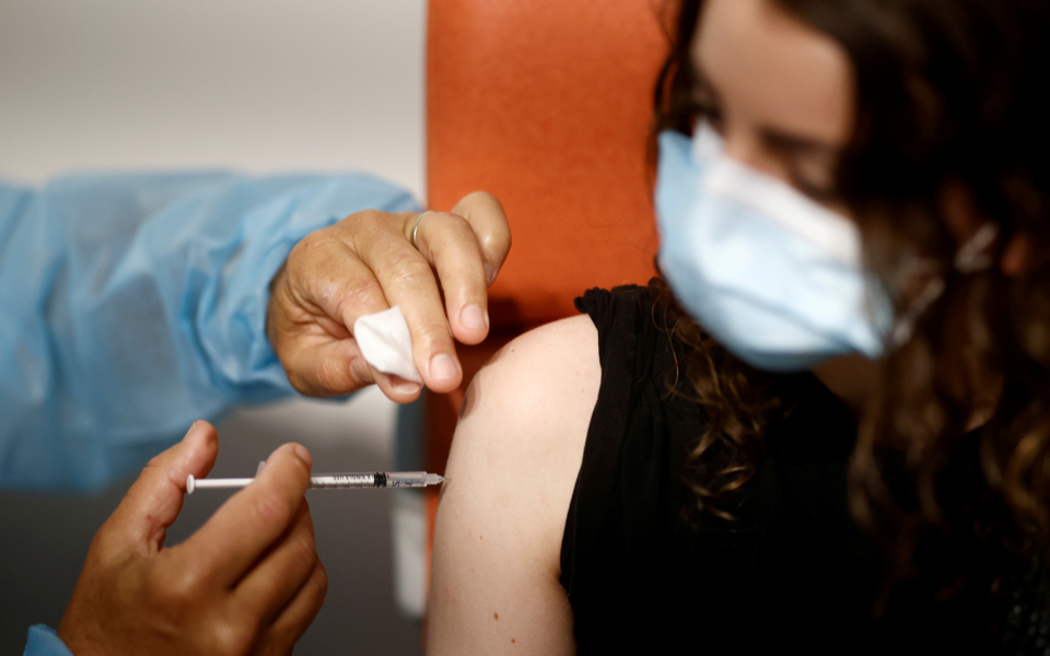 εμβόλια-covid-19-αρκετά-πιο-αποτελεσματικά-561435517