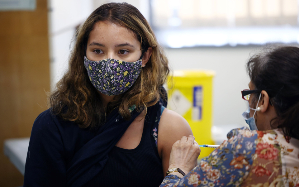 εμβόλια-covid-19-δεν-περνούν-στα-βρέφη-τα-δρ-561425965