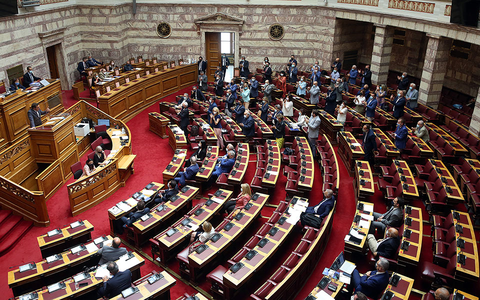 παραπομπή-νίκου-παππά-με-φόντο-την-παν-561433948