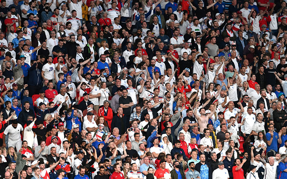 η-σύνδεση-ποδοσφαίρου-και-οικονομικώ-561433060