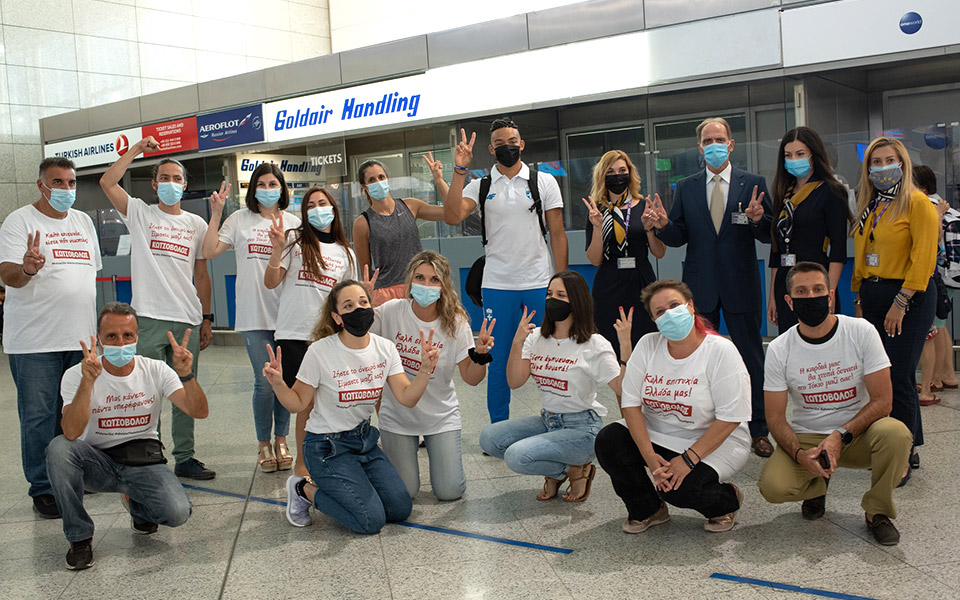 η-κωτσόβολος-συνόδεψε-στο-αεροδρόμιο-561441940