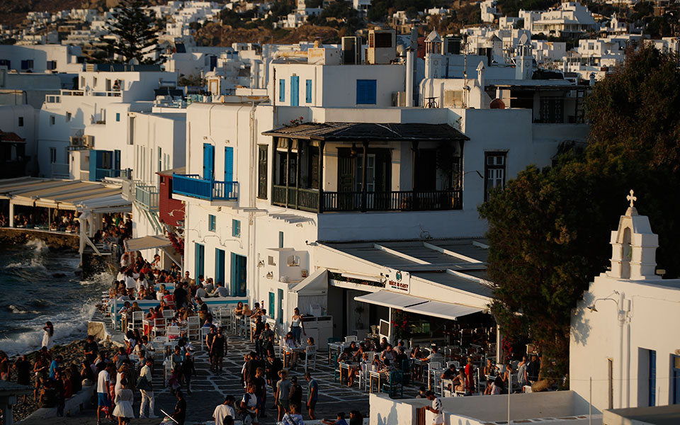 κορωνοϊός-σχεδόν-180-αυξήθηκαν-τα-κρούσ-561445492