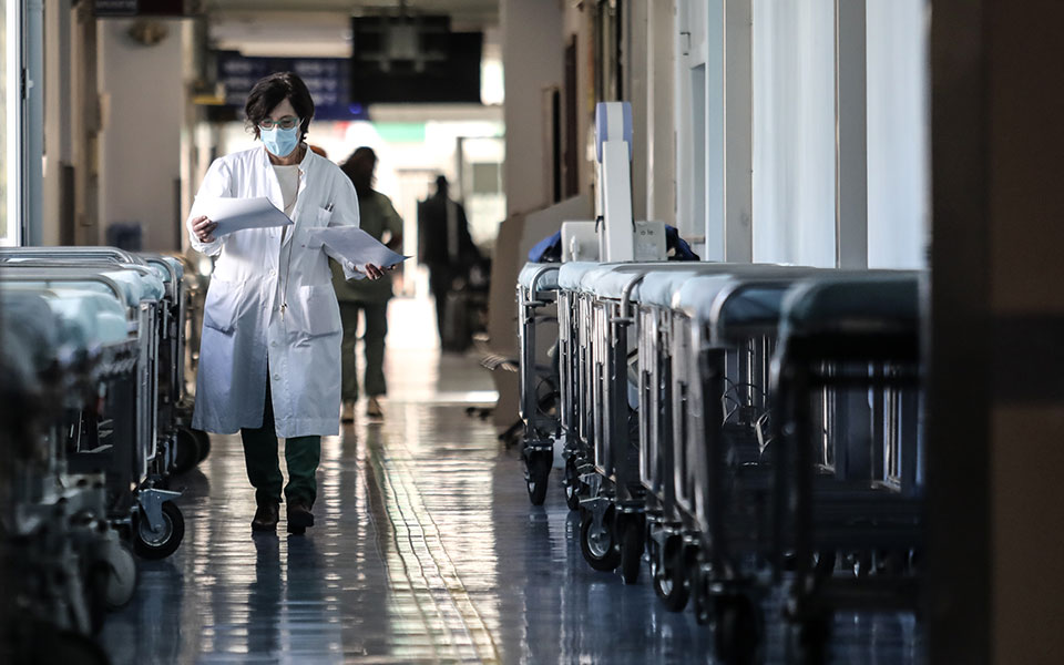 εμβολιασμός-ή-άδεια-άνευ-αποδοχών-για-561431122