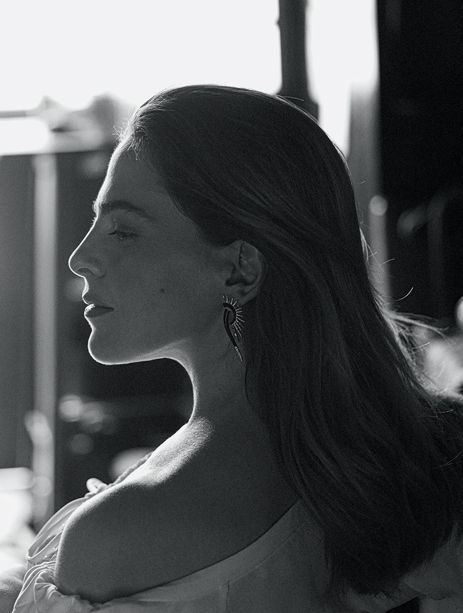 Η Ρένα Μόρφη έξω από το μουσικό κουτί-3