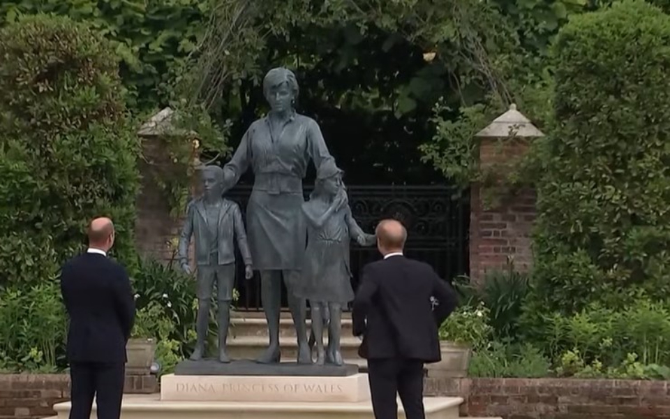 Αποκαλυπτήρια για το άγαλμα της Νταϊάνα στους κήπους του Κένσιγκτον (εικόνες)-1