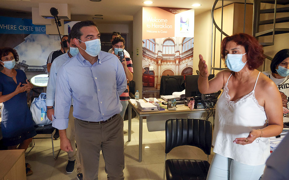 Αλ. Τσίπρας: Μήνυμα στους πολίτες για εμβολιασμό-1