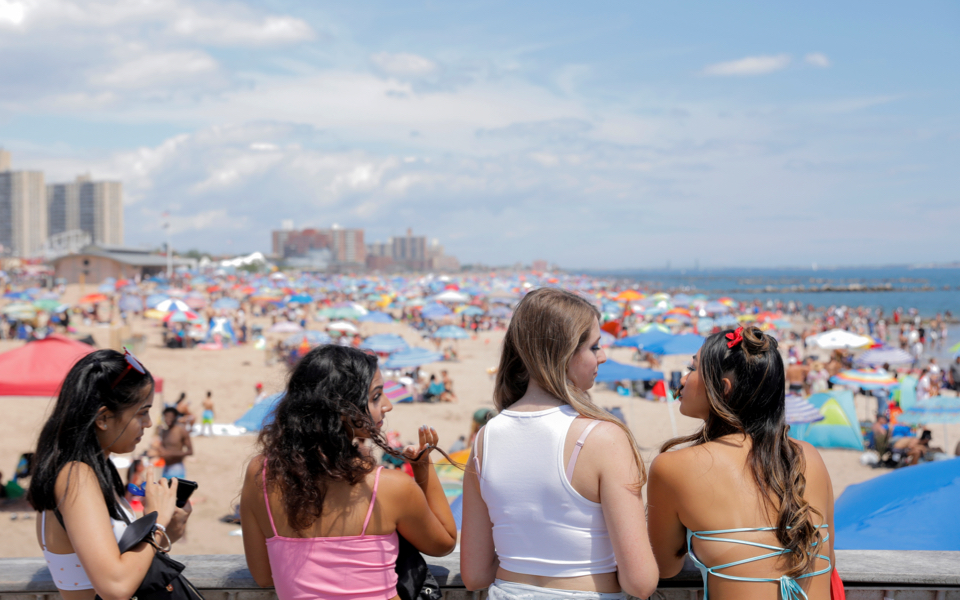 τουρισμός-τσουνάμι-κρατήσεων-από-β-561427420