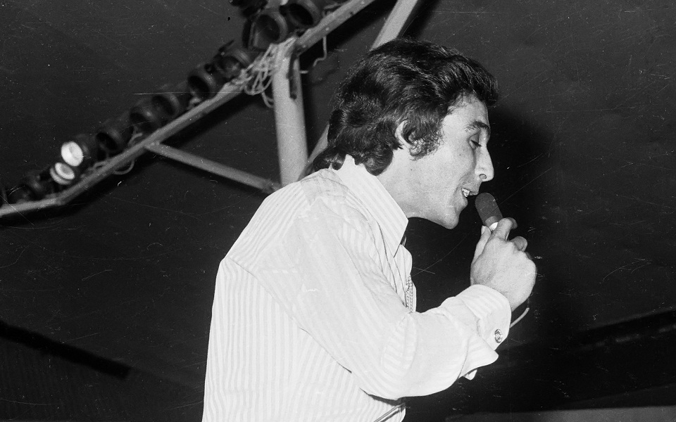 γλυκά-πονούσε-το-μαχαίρι-έσταζε-μέλι-561444814