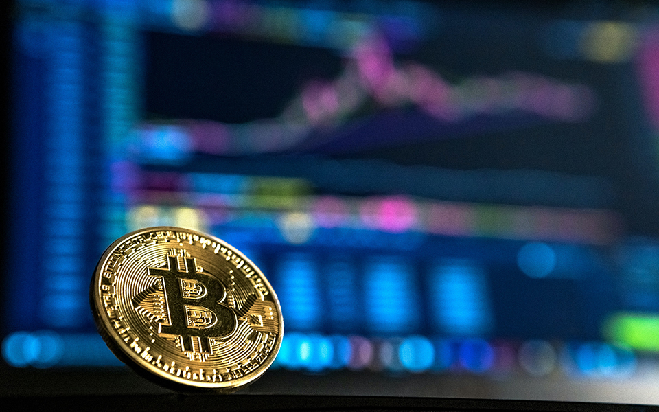 σε-ελεύθερη-πτώση-το-bitcoin-στη-δίνη-μεγάλ-561444670