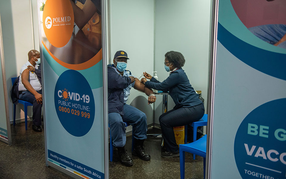 Μετάλλαξη Δέλτα: Πόσο αποτελεσματικά είναι τα εμβόλια;-4