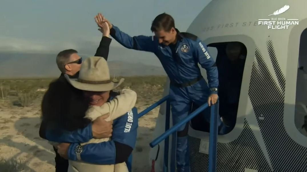 Tο διαστημικό ταξίδι του Tζεφ Μπέζος: Live η εκτόξευση-9