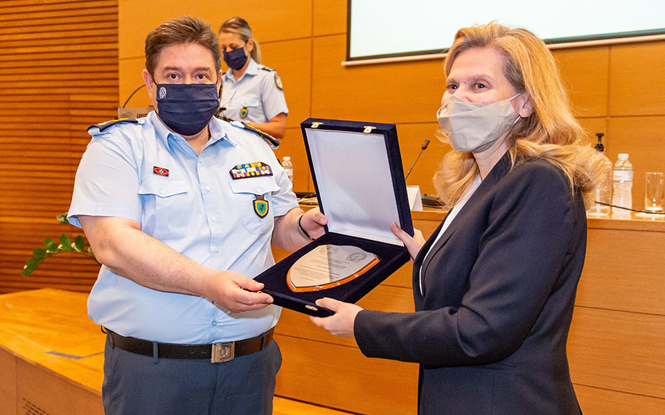 Γλυκά Νερά: Βραβεύτηκαν οι αστυνομικοί που εξιχνίασαν την ανθρωποκτονία-2