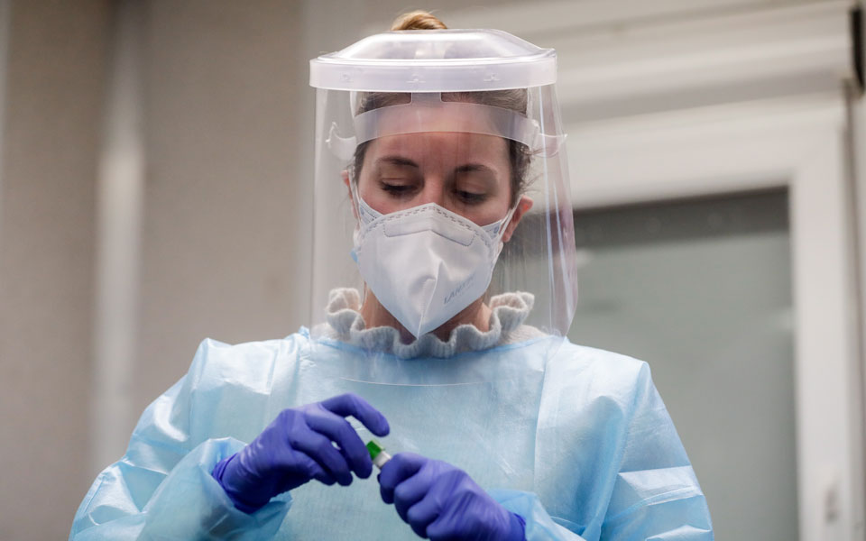 κορωνοϊός-2-845-νέα-κρούσματα-12-θάνατοι-165-δι-561451996