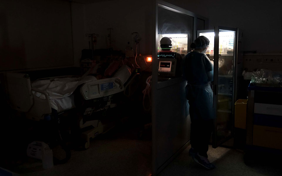 κορωνοϊός-3-565-νέα-κρούσματα-9-θάνατοι-121-δι-561439993