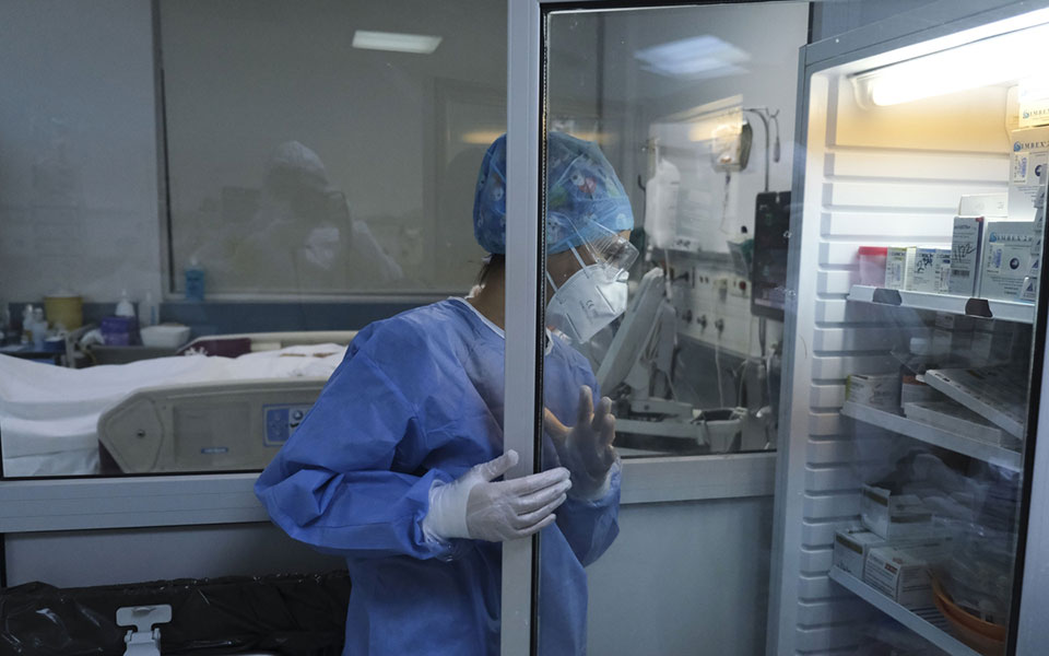 Κορωνοϊός: 1.465 κρούσματα, 5 θάνατοι, 142 διασωληνωμένοι-1