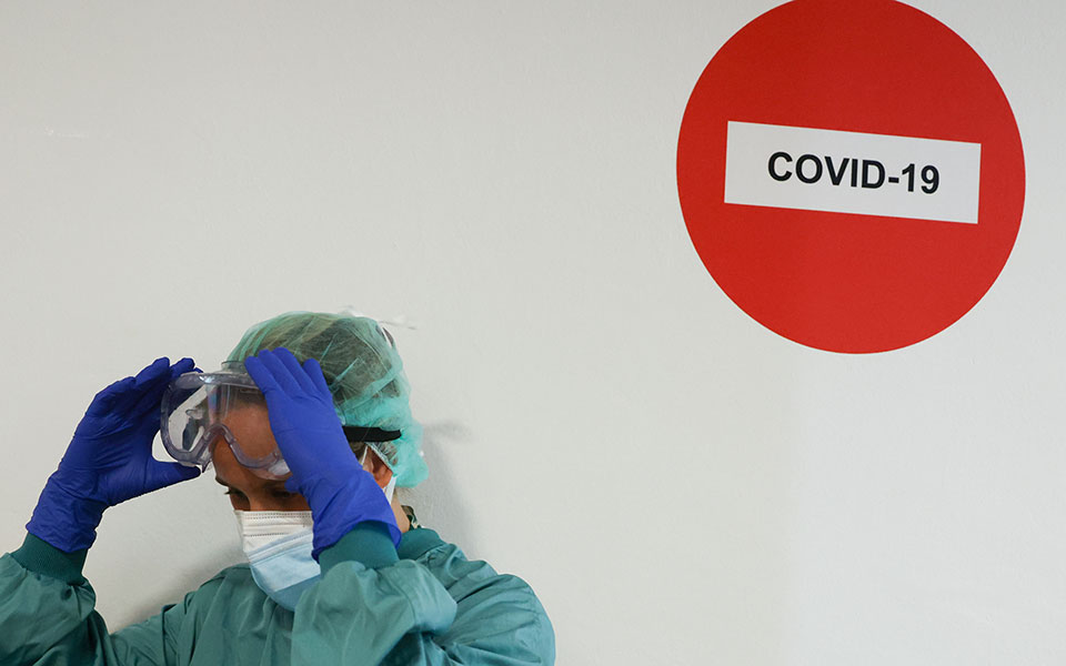 Η «Δέλτα» εκτινάσσει τα κρούσματα παγκοσμίως-1