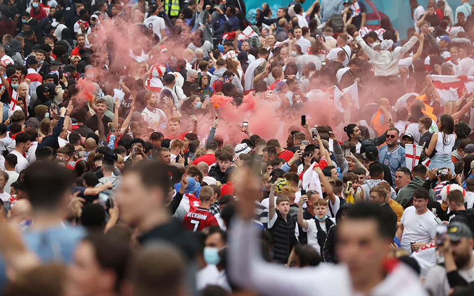 βρετανία-πάνω-από-42-000-κρούσματα-και-49-θάν-561433498