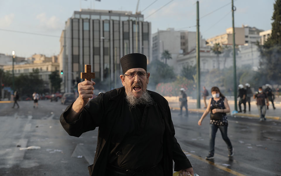 Πλατεία Συντάγματος: Επεισόδια στην συγκέντρωση των αντιεμβολιαστών-8