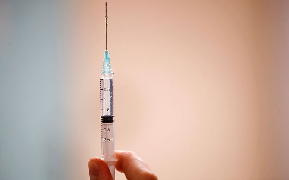 κομισιόν-το-70-των-ενηλίκων-στην-εε-έχει-561447169