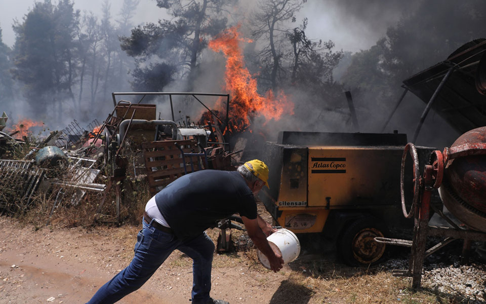 φωτιά-στη-σταμάτα-υπ-αριθμόν-ένα-ύπο-561448087