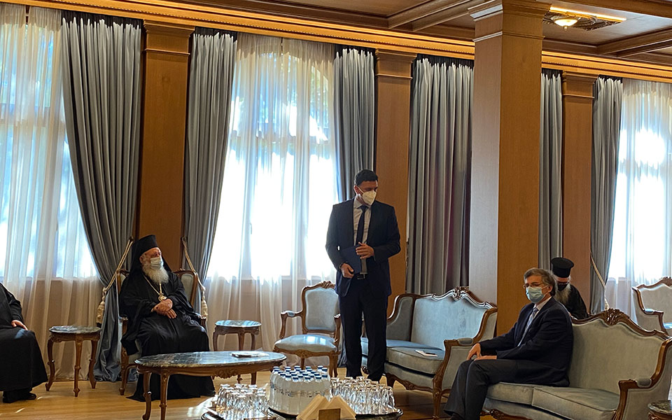 Ιερώνυμος: Συνοδοιπόρος η Εκκλησία στην προσπάθεια για το καλό του λαού-1