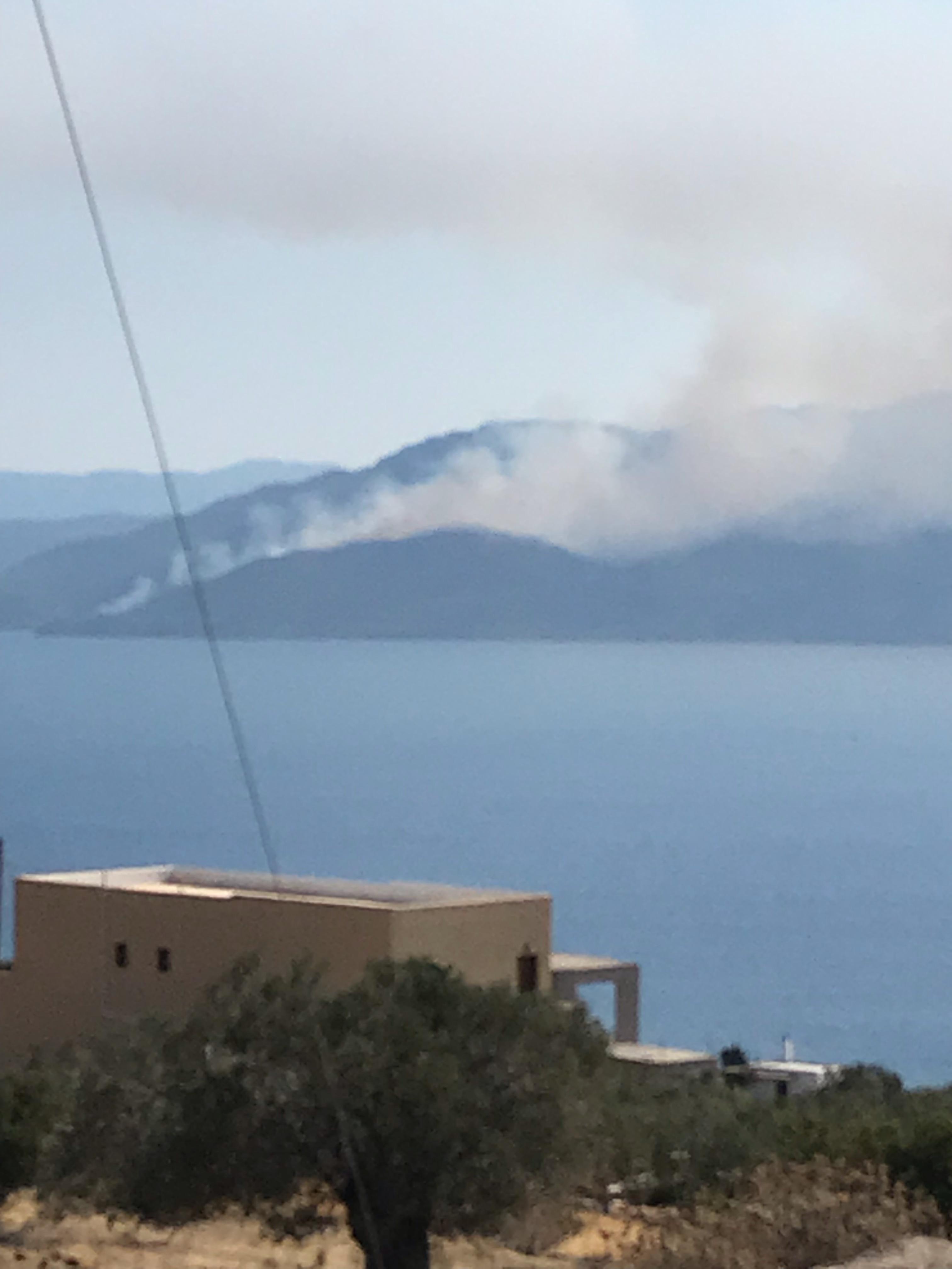 Πυρκαγιά στα Μέθανα – Εισήγηση για εκκένωση σπιτιών-2