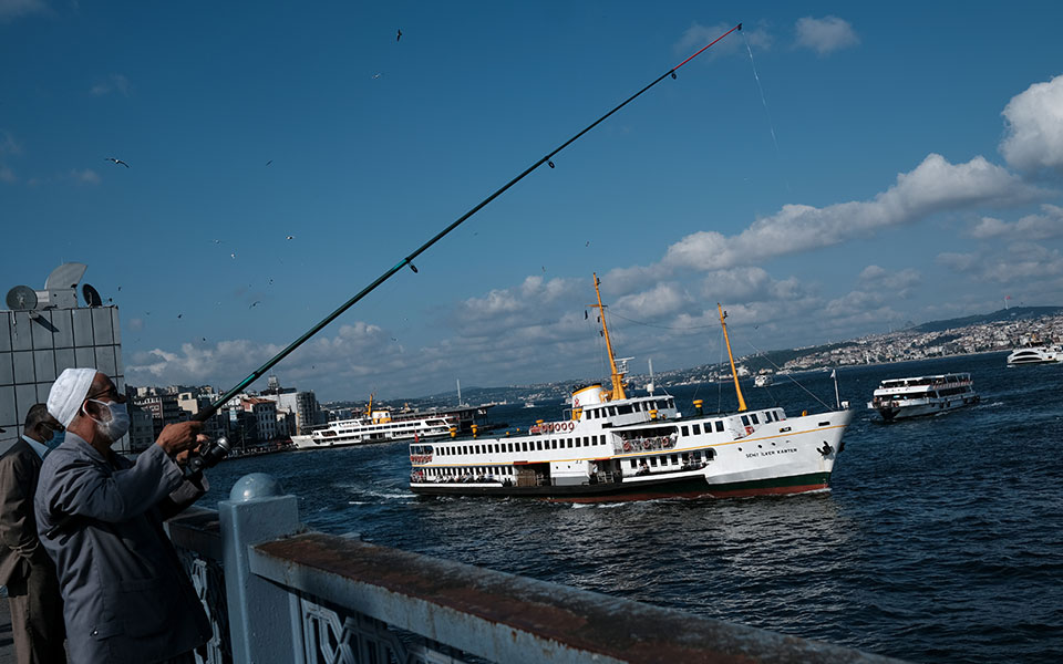 τουρκία-πάνω-από-10-000-τα-νέα-κρούσματα-στ-561444202