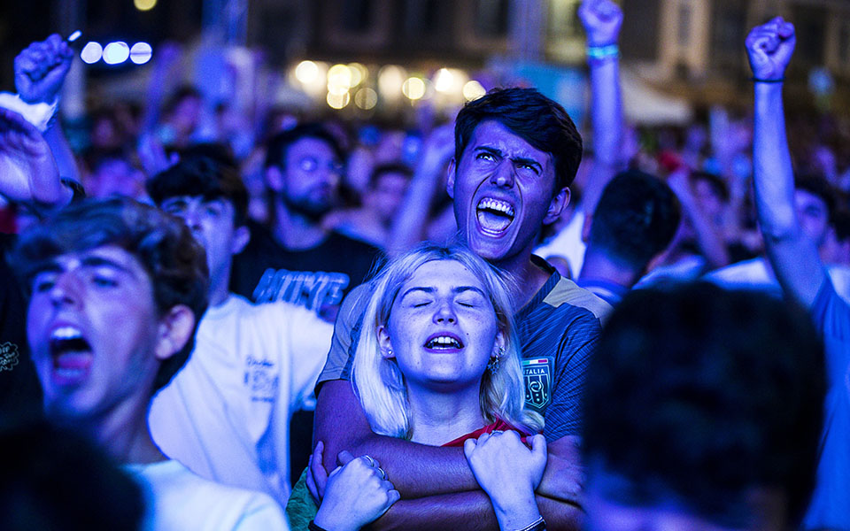 euro-2021-όλη-η-ιταλία-στηρίζει-την-squadra-azzurra-στο-561429703