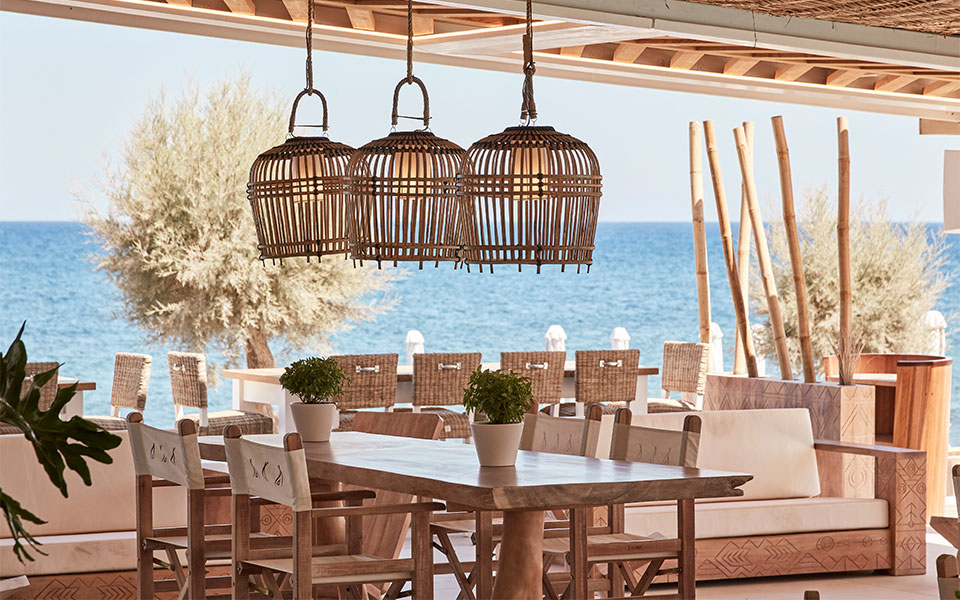 “Η ζωή είναι γιορτή” στο Nikki Beach Resort & Spa Santorini-1