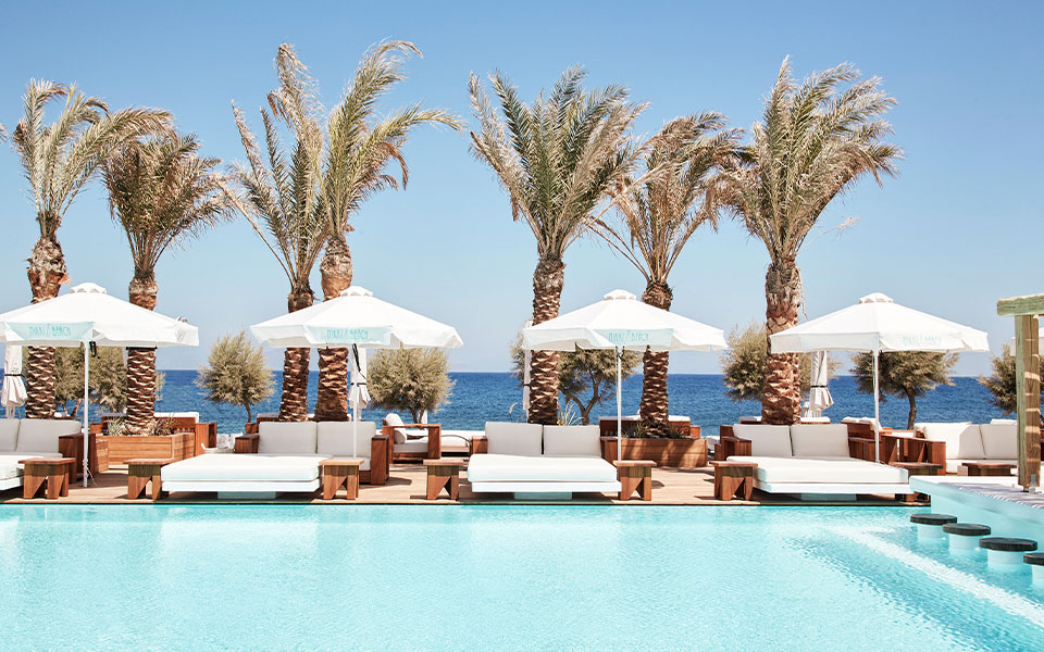 η-ζωή-είναι-γιορτή-στο-nikki-beach-resort-spa-santorini-561438379