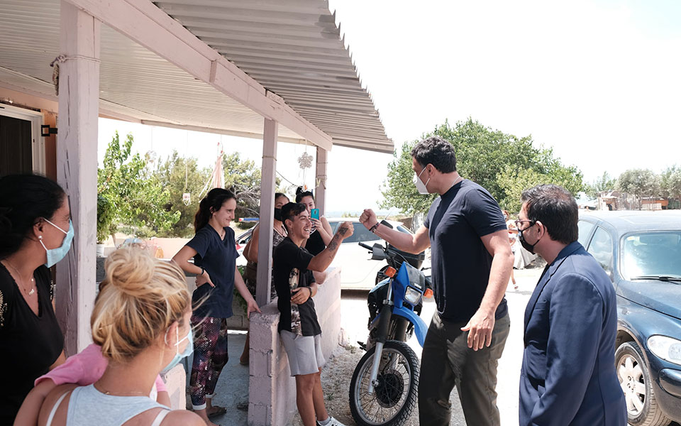 Κικίλιας: Παροτρύνουμε τους Ρομά συμπολίτες μας να εμβολιαστούν-1