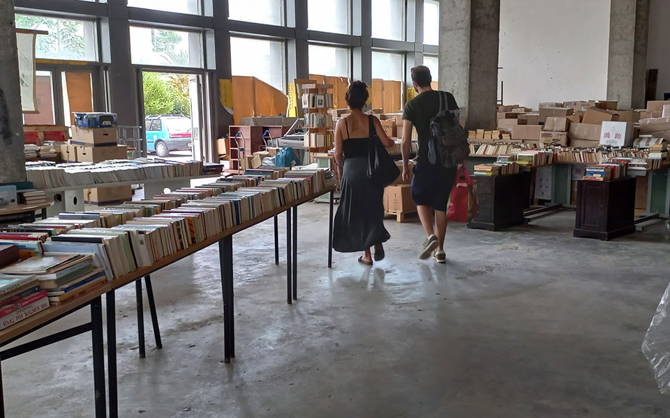 Παλαιοβιβλιοπωλείο των Αστέγων: Μια δύσκολη προσπάθεια που αντέχει-3